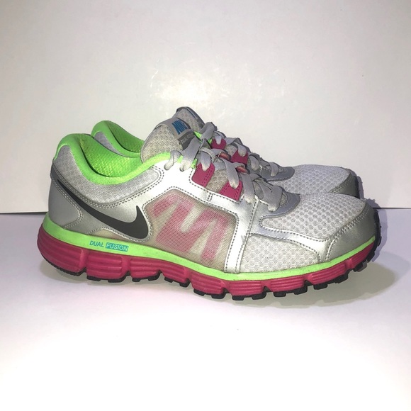 nike dual fusion st2